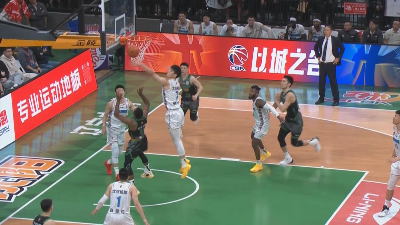 曾凡博釘板血帽弗格上籃 本場(chǎng)個(gè)人第6個(gè)蓋帽！